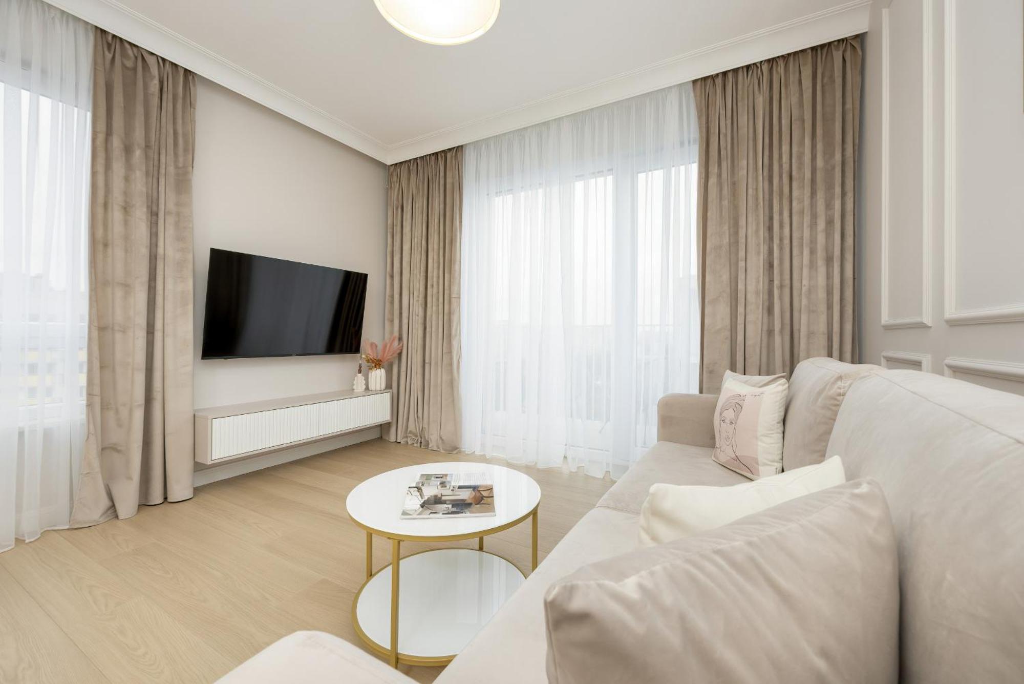 Stylish With Balcony 7th Floor By Renters Apartamento